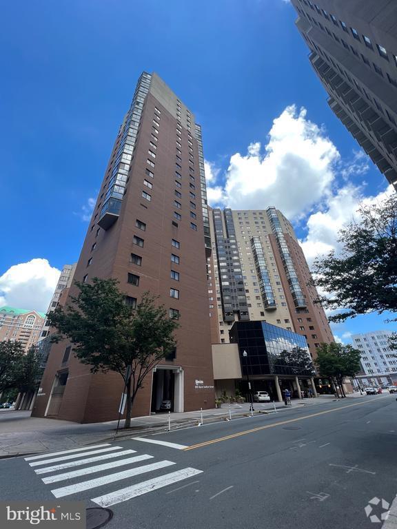 Building Photo - 900 N Stafford St