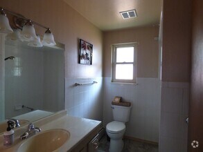 Building Photo - Beautiful Home in Longmont Estates