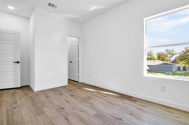 Building Photo - 9708 Stedman St