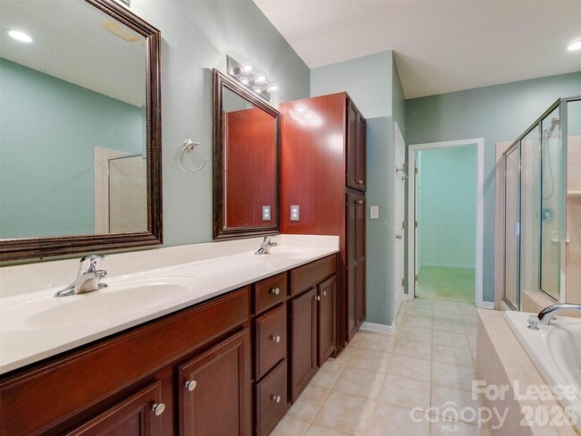 Building Photo - 8164 Bridgegate Dr