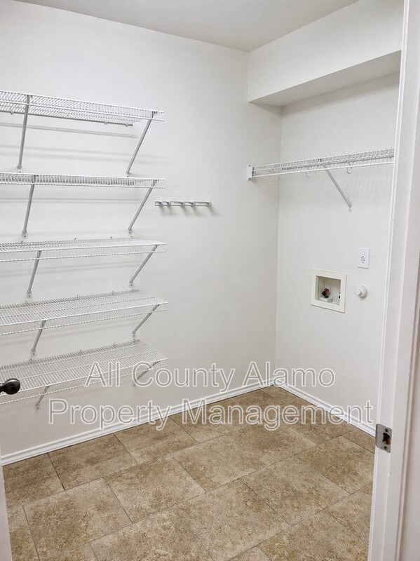 Building Photo - 9006 Pinseeker