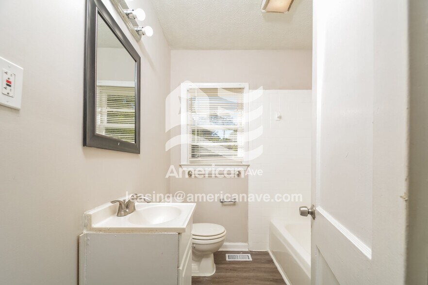 Building Photo - 5209 Catalpa Rd