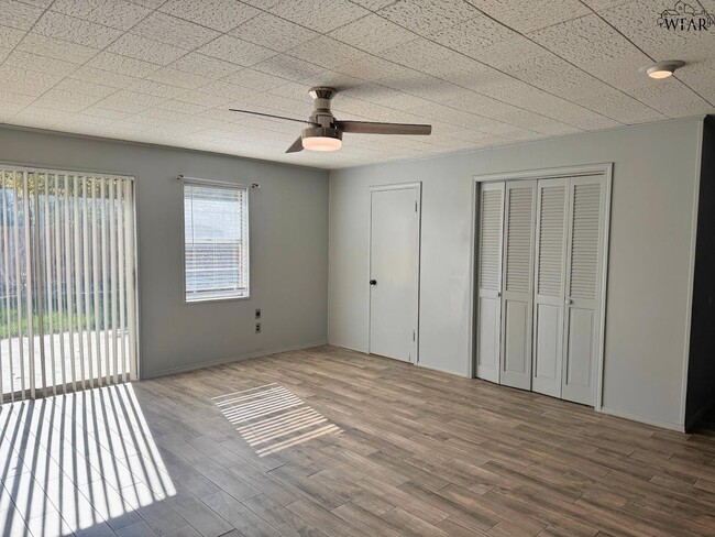 Building Photo - 1408 Normandy Dr