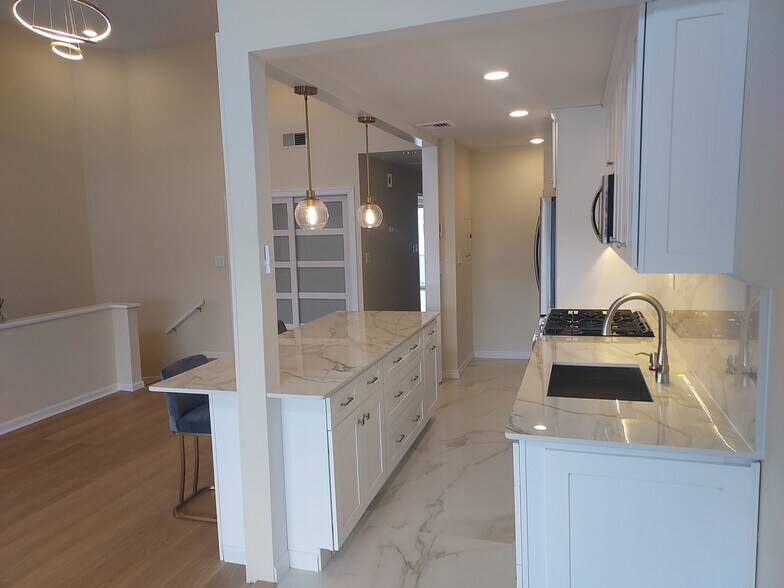 Building Photo - 239-70B Oak Park Dr