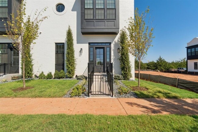 Building Photo - 18835 Selah Wy