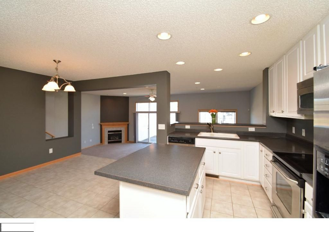 kitchen dining area - 5034 Fountain Ln N