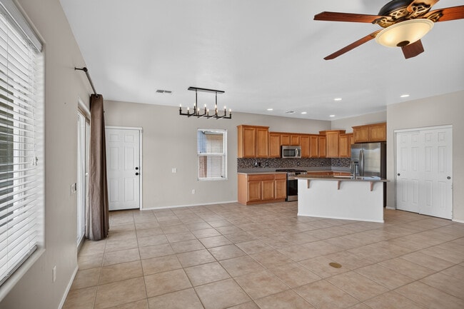 Building Photo - 6028 S Meadow Breeze Dr