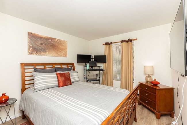 Building Photo - ***CHARMING CHULA VISTA 4/2 HOME, PET FRIE...