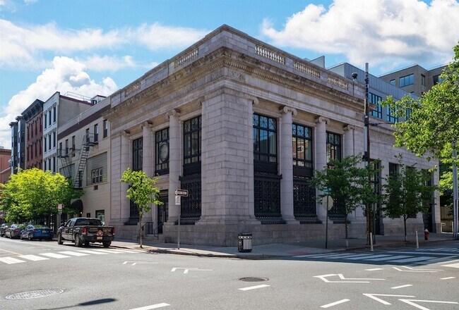 Building Photo - 313 1st St