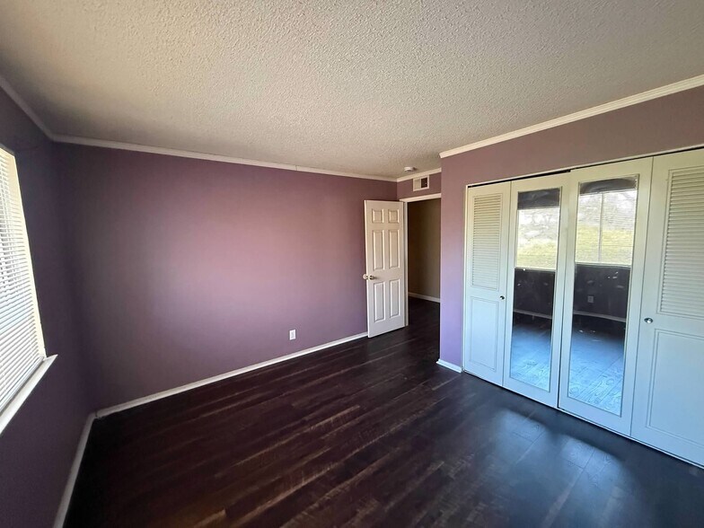 Building Photo - 2032 Benita Dr
