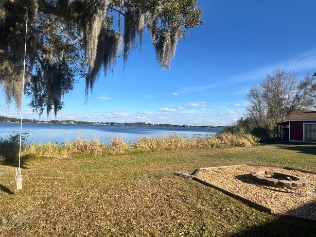 Building Photo - 734 Memorial Dr