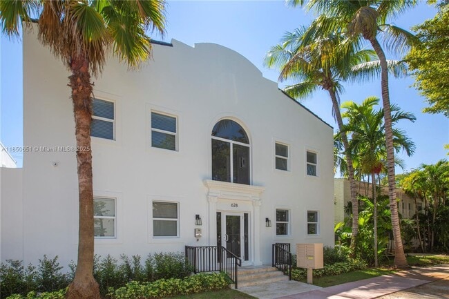 Building Photo - 624 Santander Ave