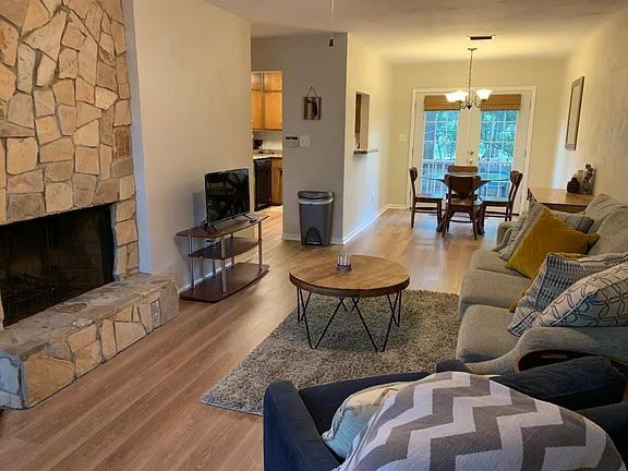 Building Photo - "Charming 2-Bed, 2-Bath Retreat with 1116 Sq. Ft. of Comfort in Tallahassee!"