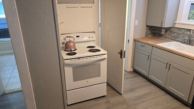 Building Photo - Charming 2 Bed, 1 Bath Home for Rent!