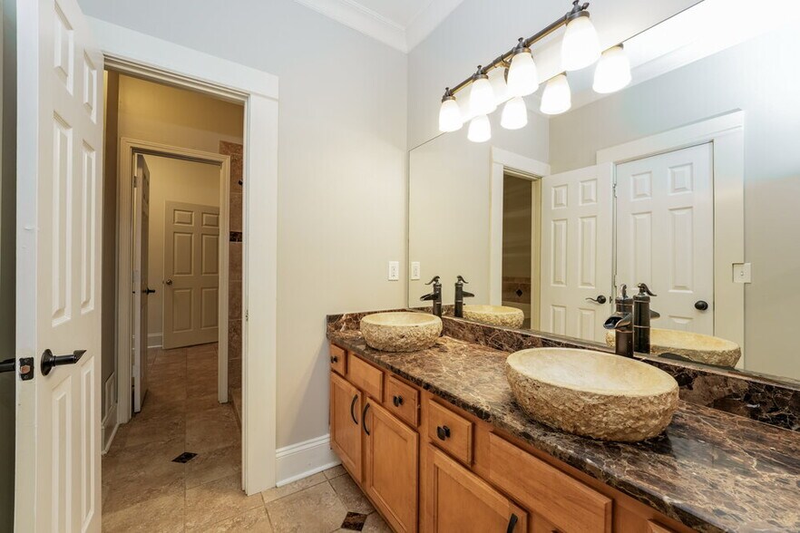 Building Photo - 605 Brookwater Dr