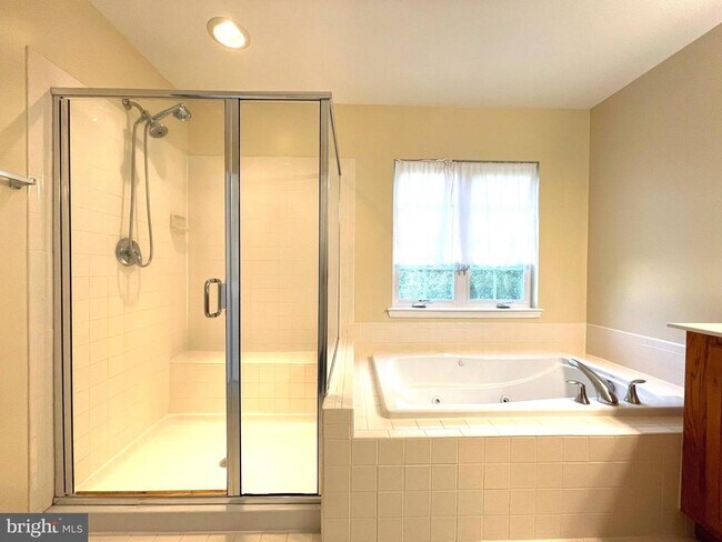 Building Photo - 23435 Dahlia Cir