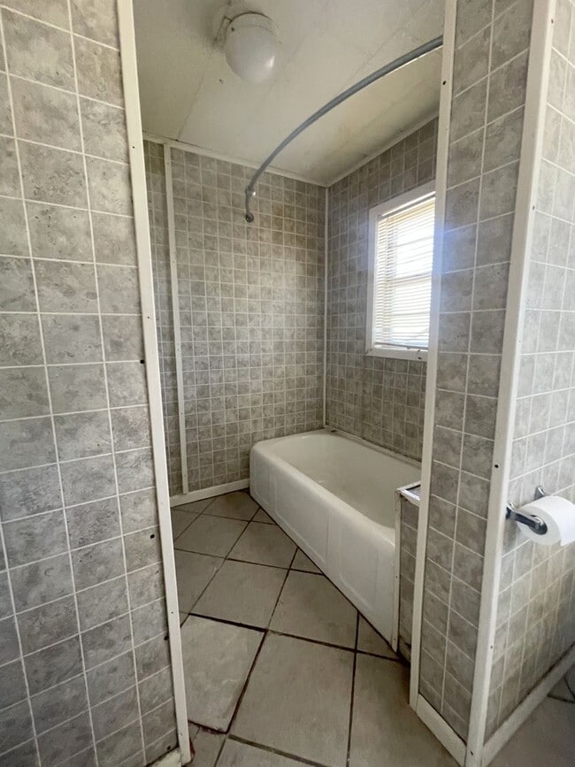 Building Photo - 2120 Canyon Dr