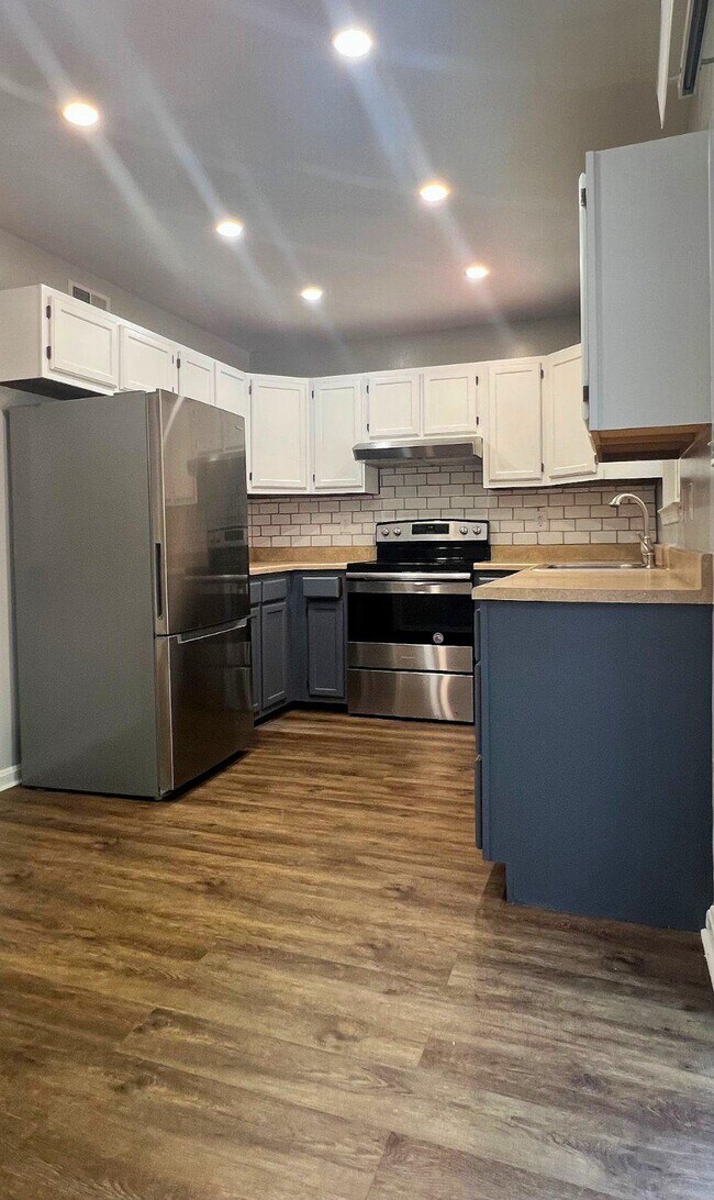 Building Photo - 5808 Waterdale Ct