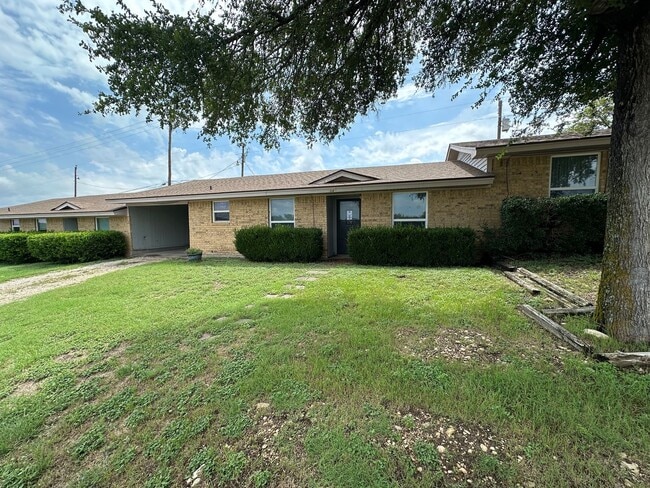 Primary Photo - 204 Karem Cir