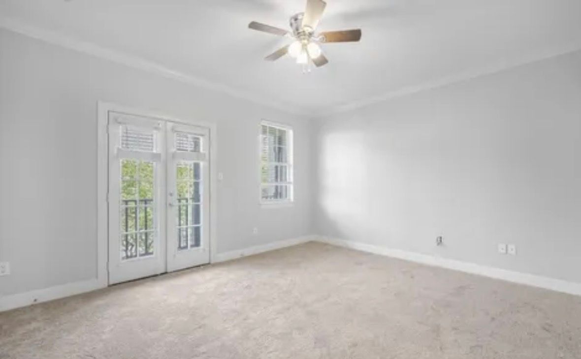 Building Photo - 10600 Lakes Blvd