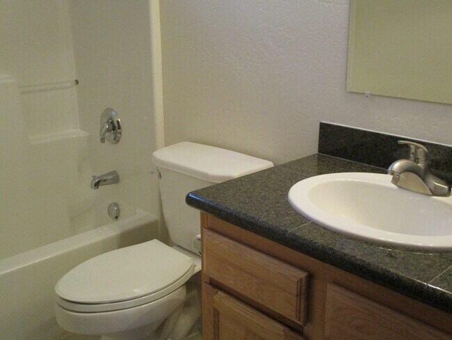 Building Photo - Unfurnished 3 Bed, 2 Bath Home for Rent in...