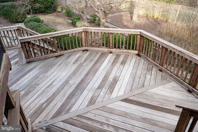 Building Photo - 8815 Surrey Ct