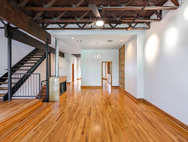 Building Photo - 444 Oxford St