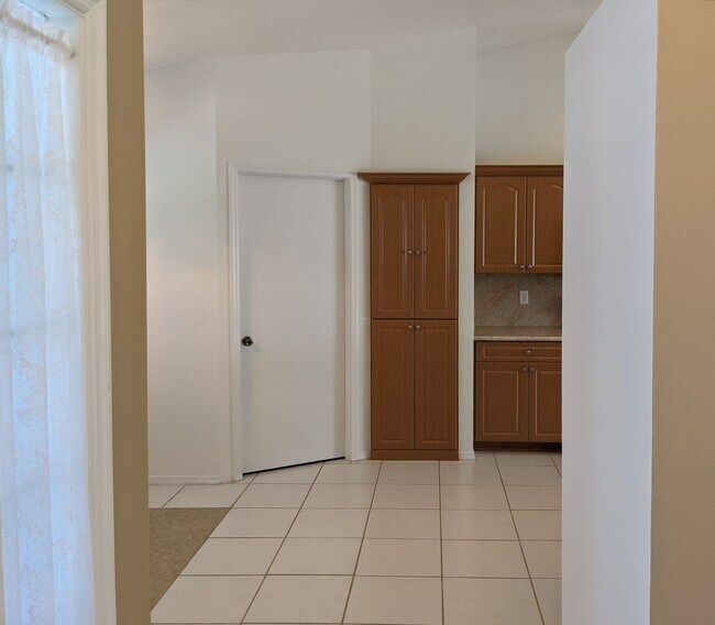 Building Photo - 3/2/2 Home with many upgrades in the 34609...