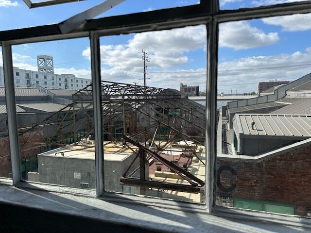 Building Photo - 1308 Factory Pl