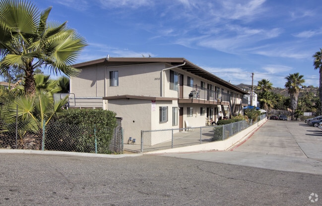 Primary Photo - 2212 Primrose Ave