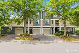 Building Photo - 350 Greenfield Rd