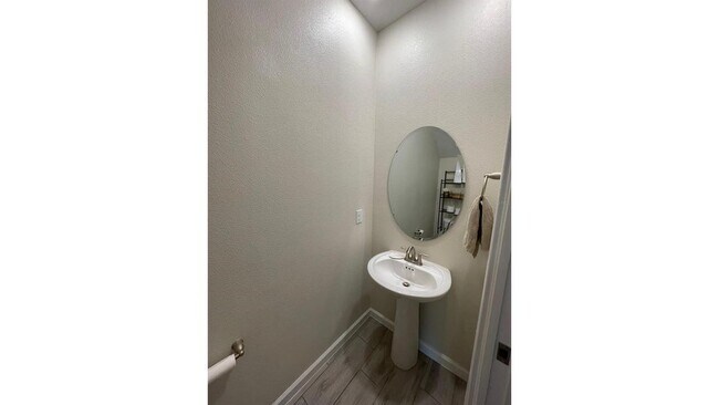 Building Photo - 9330 Tecumseh Dr