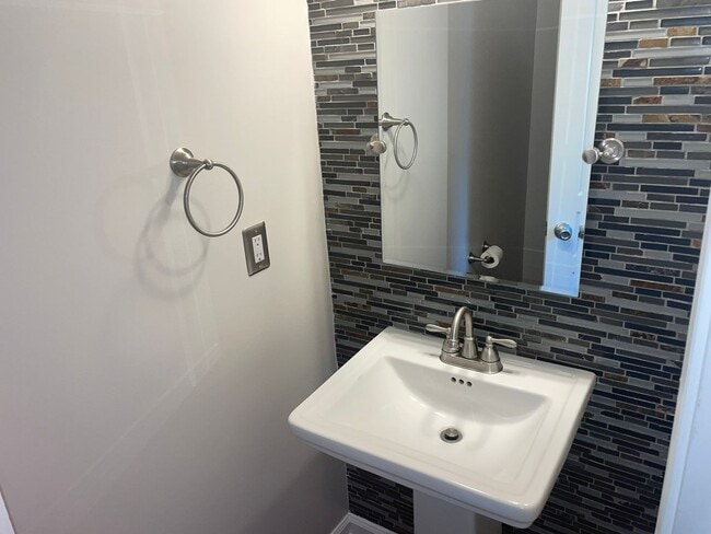 Building Photo - 3-Story Townhome in Historic Fourth Ward – Uptown Living