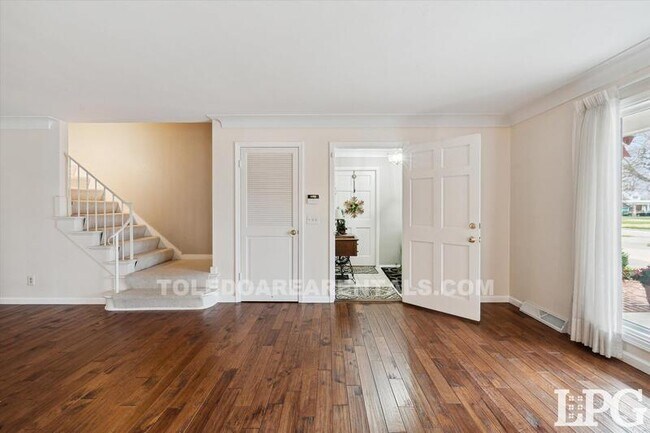 Building Photo - 3835 Hillandale Rd