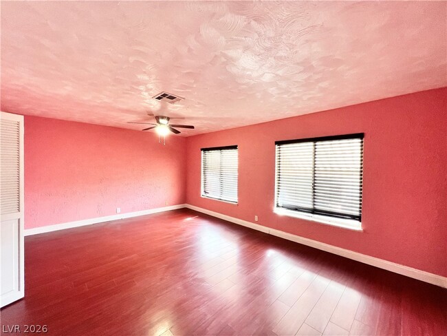 Building Photo - 5009 Mesa View Dr