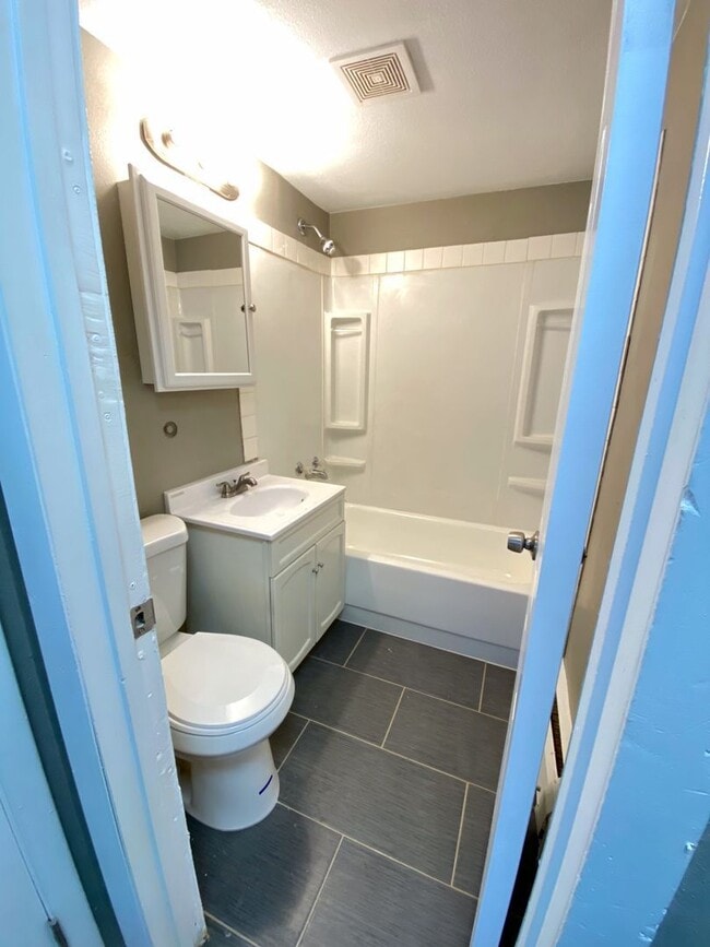 Building Photo - Highland Park Apartments | Deluxe 2 Bedroom