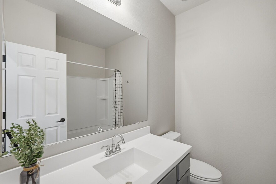 Building Photo - 3017 N Majestic Ct