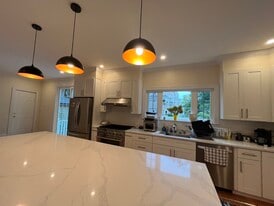 Building Photo - 80 Sharon St