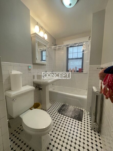 Building Photo - 13 Story St