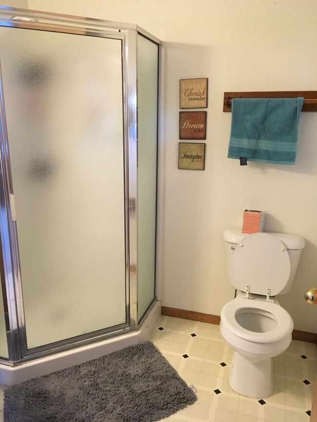 Building Photo - Beautiful 3 bedroom, 2.5 bath Townhome wit...