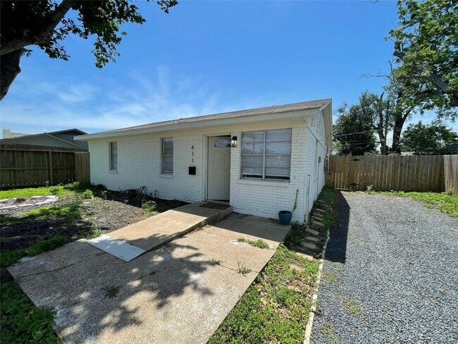 Building Photo - 411 Guyer St