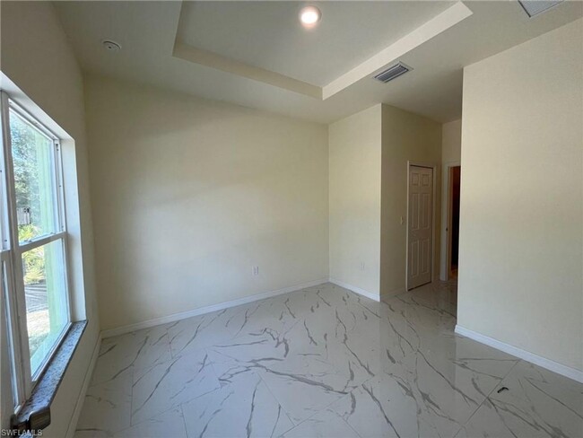 Building Photo - PRICE IMPROVEMENT!!!-LARGE 4 BED/2BATH/2CA...
