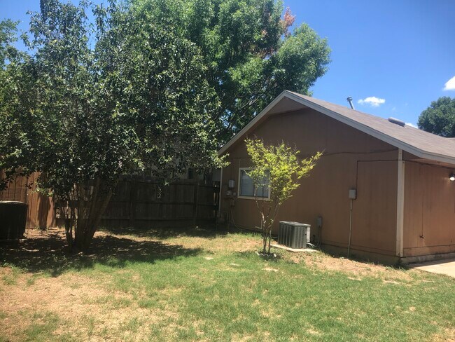 Shaded backyard - 7257 Lansbury Dr