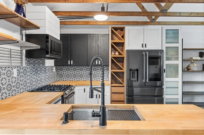 Building Photo - 6904 Cherry Meadow Dr