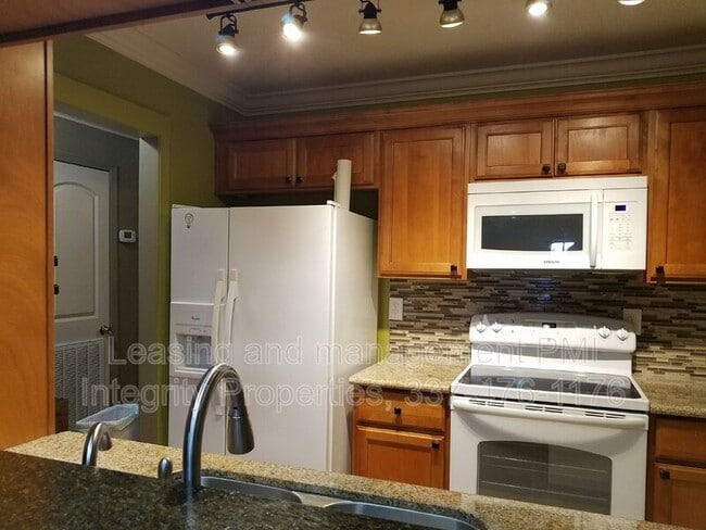 Building Photo - 193 Southfield Pkwy