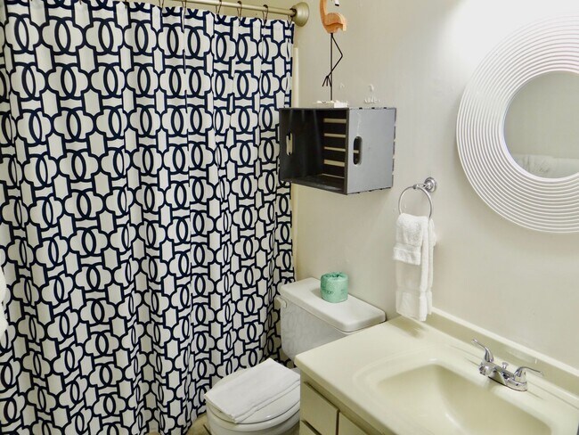 Building Photo - Furnished All-Inclusive 4bed/3bath condo a...