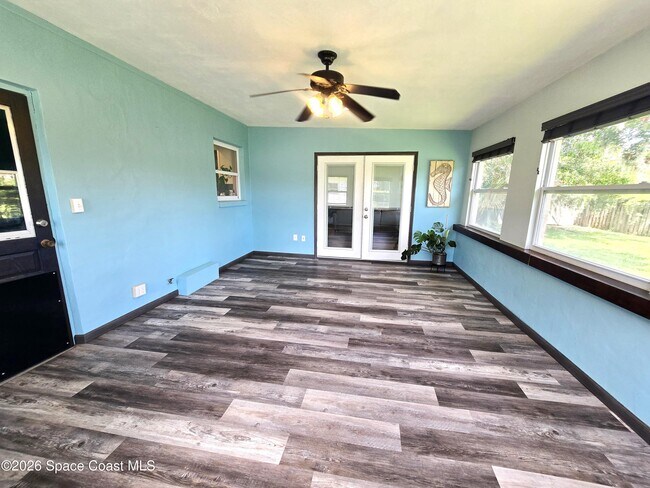 Building Photo - 210 Juniper Ave