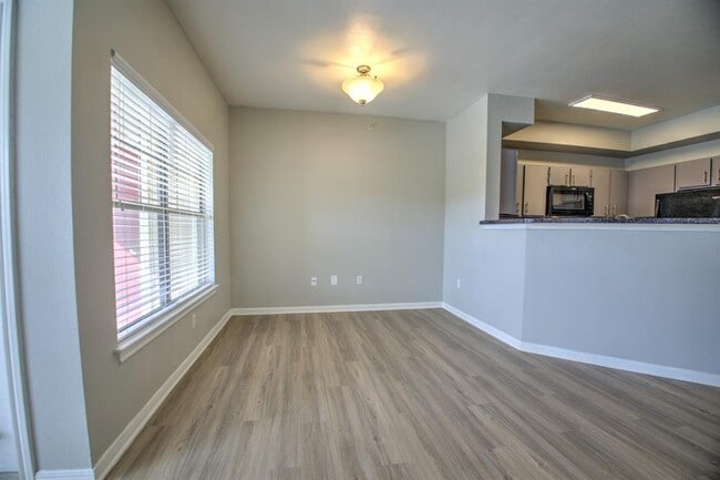 Building Photo - 2320 Gracy Farms Ln