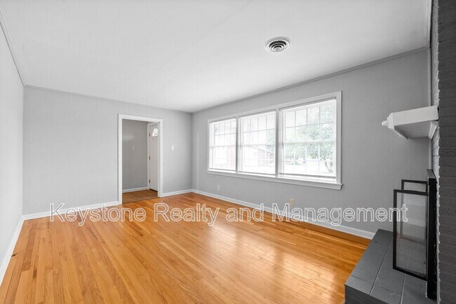 Building Photo - 1319 Fort Campbell Blvd