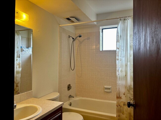 Building Photo - Amazing Lake Forest Park Home